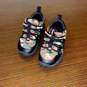 Toddler size 7C NB camo shoes